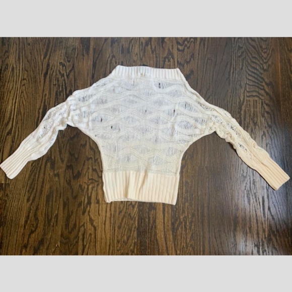 🆕 Guess Distressed Sweater - Picture 11 of 13